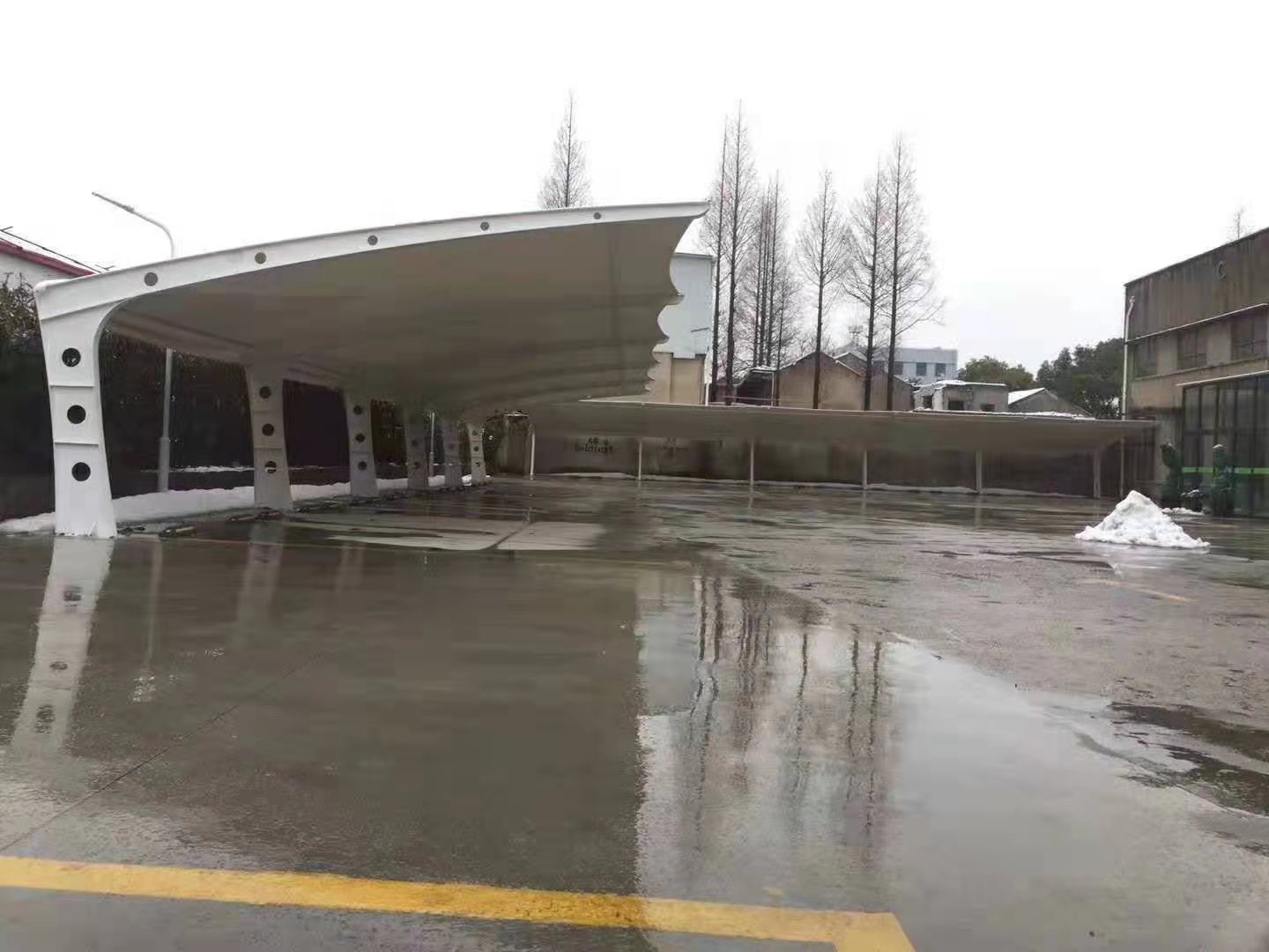 膜結構自行車棚